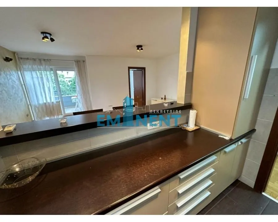 Izdavanje, trosoban stan, 80m², Autokomanda, Voždovac Sve Podlokacije