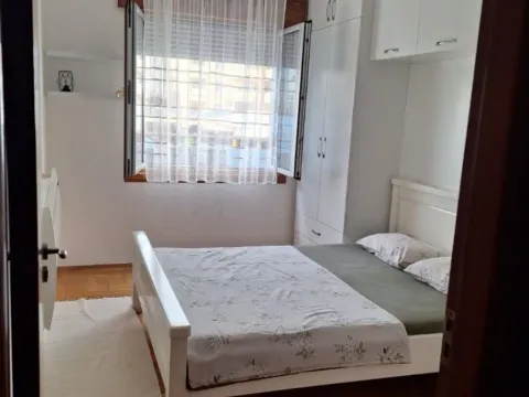 Izdavanje, jednosoban stan, 58m², Centar, Tivat - image 2