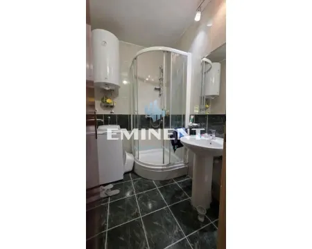Kupatilo sa tuš kabinom, umivaonikom i bojlerom. - image 14