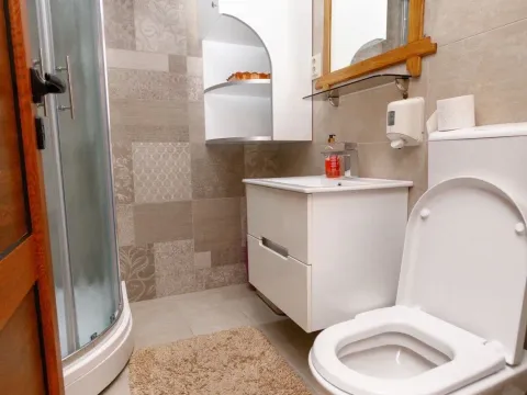 Izdavanje, dvosoban stan, 64m², Makedonsko naselje, Bar - image 10