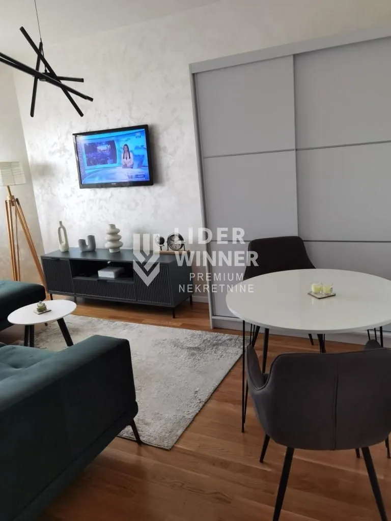 Izdavanje, jednosoban stan, 30m², Stari Grad, Beograd