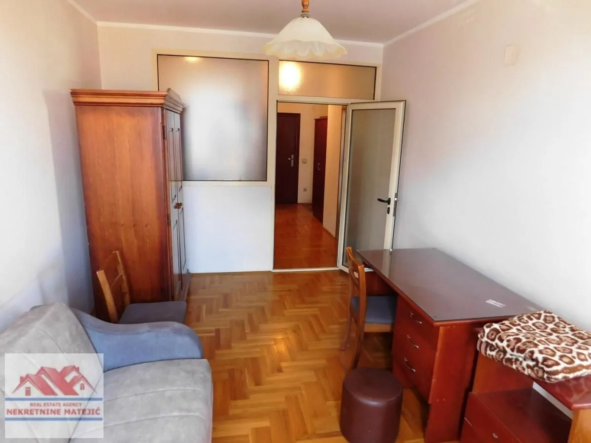 Izdavanje, jednosoban stan, 45m², Veliki park, Kragujevac