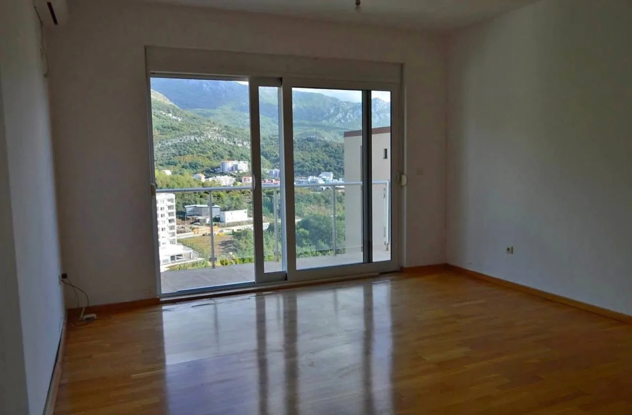 Prodaja, dvosoban stan, 72m², Bečići, Budva