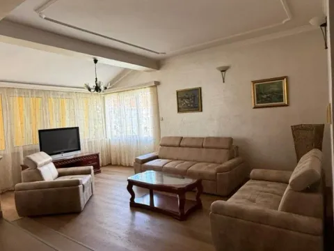 Izdavanje, četvorosoban stan, 150m2, Kalimanj, Tivat Izdavanje, četvorosoban stan, 150m2, Kalimanj, Tivat