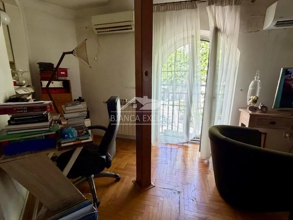 Prodaja, četvorosoban stan, 111m², Stari Grad, Beograd
