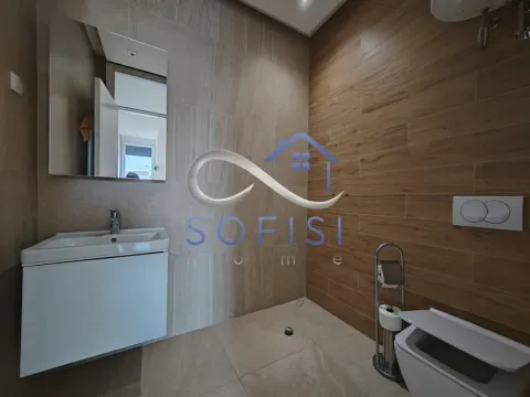 Izdavanje, četvorosoban stan, 147m², Centar, Novi Sad - image 14