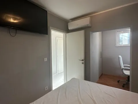 Izdavanje, dvosoban stan, 85m², Centar, Tivat - image 21