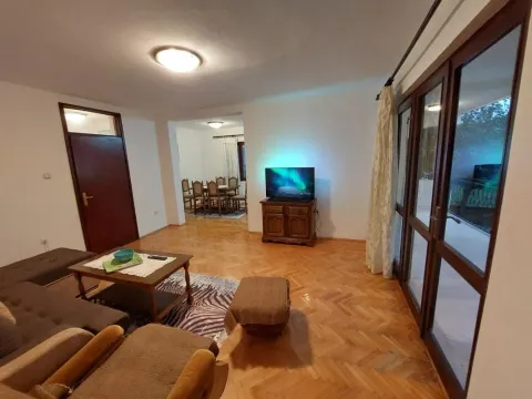 Izdavanje, dvosoban stan, 91m², Šušanj, Bar - image 1