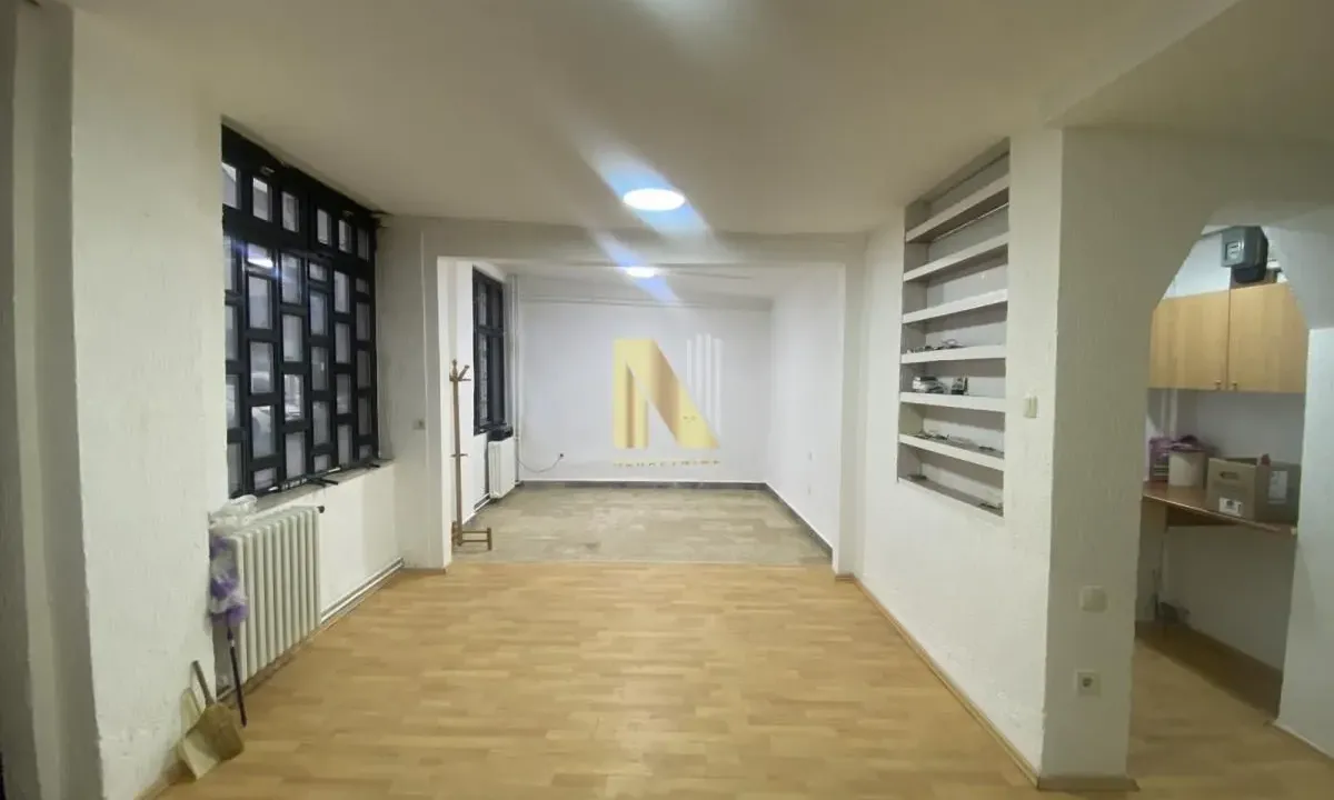 Izdavanje, poslovni prostor, 75m², Centar, Novi Sad