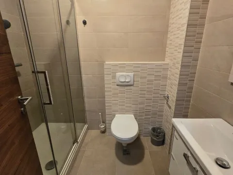 Izdavanje, jednosoban stan, 44m², Centar, Budva - image 5