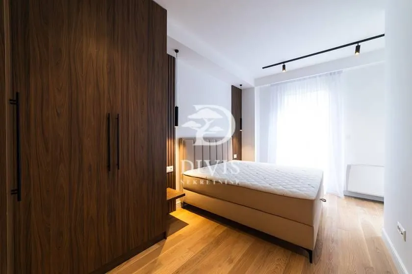 Izdavanje, trosoban stan, 130m², Crveni Krst, Beograd