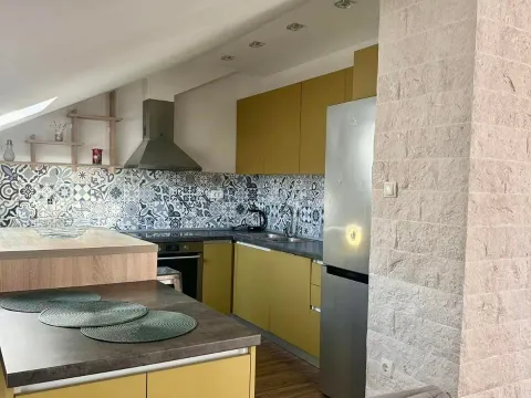 Izdavanje, dvosoban stan, 70m², Tivat, Crna Gora - image 2