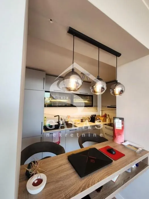 Sale, three bedroom apartment, 105m², Slavija, Vračar Sve Podlokacije