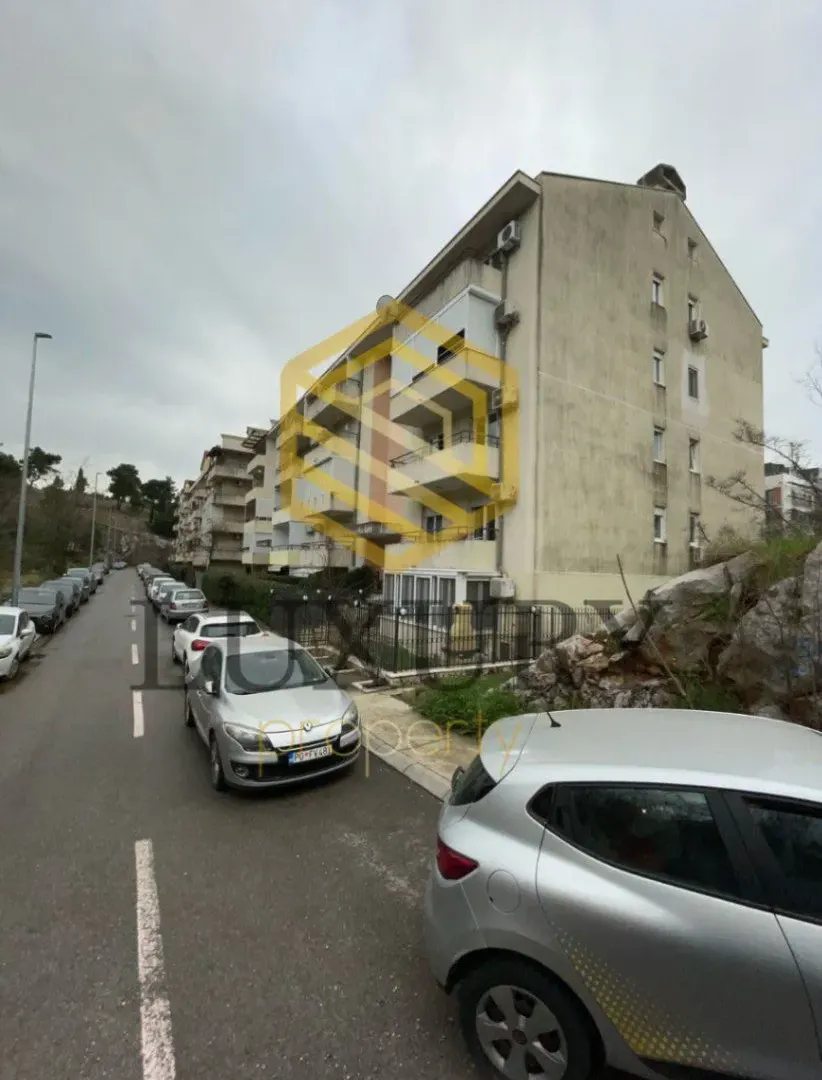 Prodaja, jednosoban stan, 45m², Vezirov Most, Podgorica