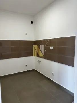 Prodaja, četvorosoban stan, 80m², Mišeluk, Petrovaradin - image 4