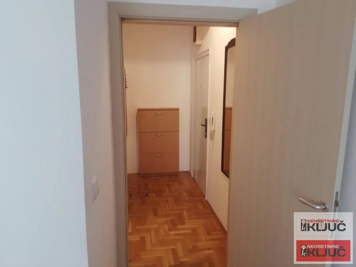 Izdavanje, jednosoban stan, 30m², Nova Detelinara, Novi Sad Sve Podlokacije