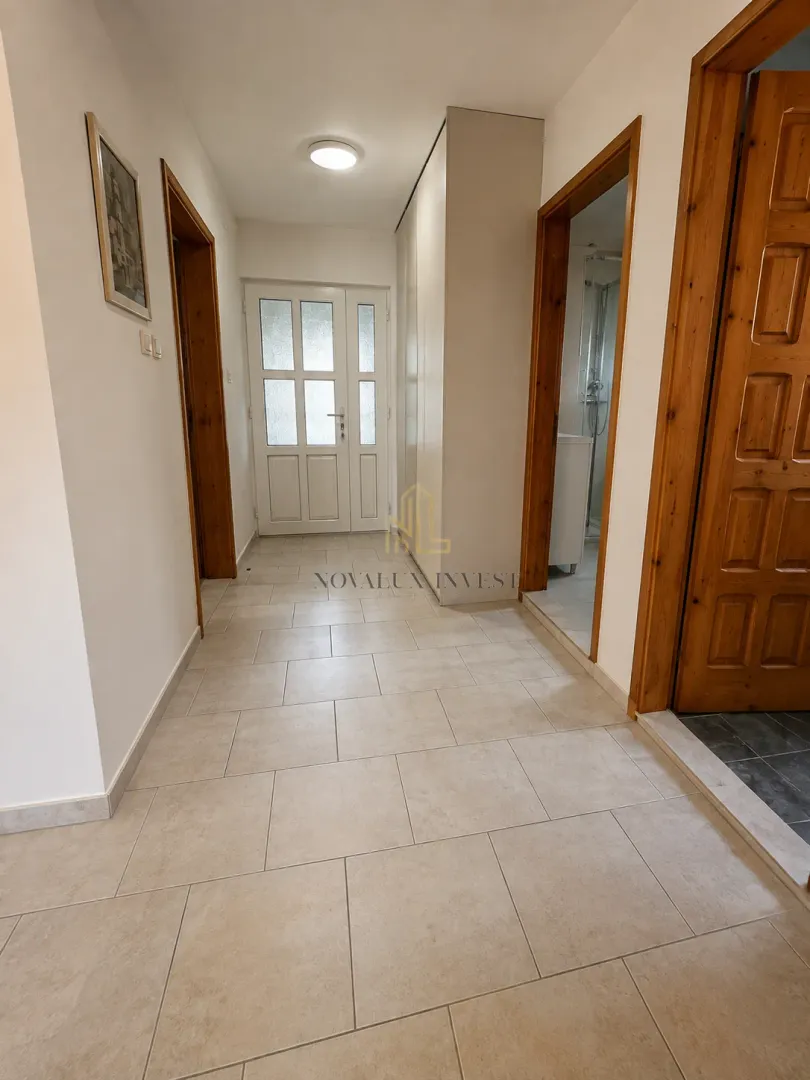 Rent, house, 350m², Zlatica, Podgorica