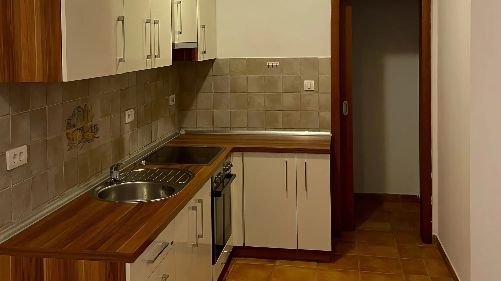Izdavanje, jednosoban stan, 65m², Rozino, Budva