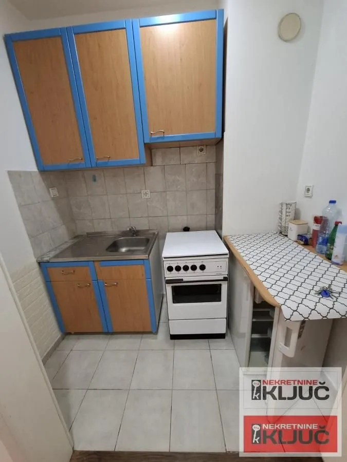 Izdavanje, garsonjera, 26m², Socijalno, Novi Sad Sve Podlokacije