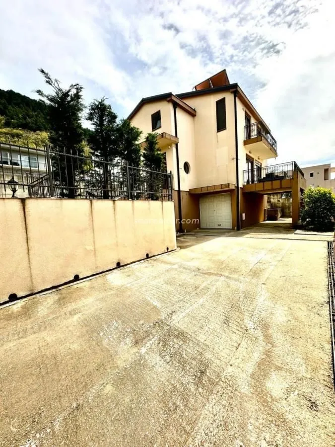 Prodaja, kuća, 173m², Kotor, Crna Gora