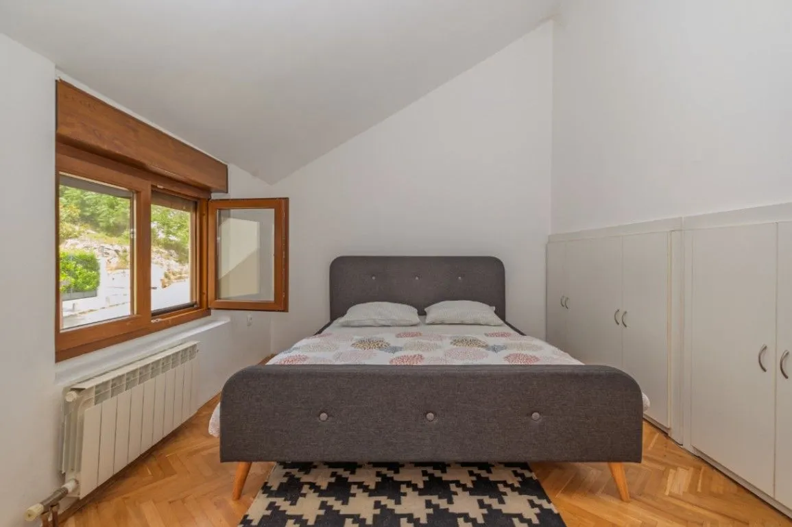 Rent, five bedroom apartment, 280m², Gorica C, Podgorica