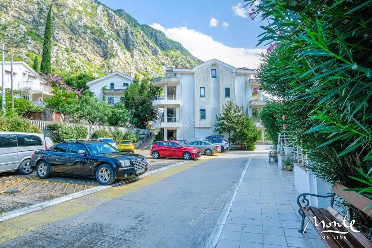 Prodaja, trosoban stan, 130m², Risan, Kotor