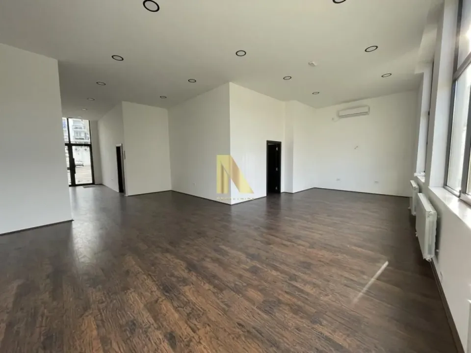 Prodaja, poslovni prostor, 128m², Centar, Novi Sad