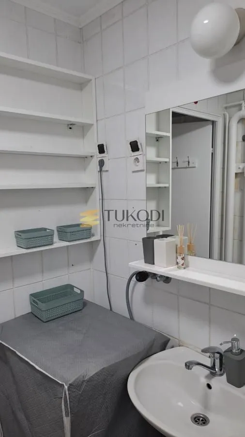 Izdavanje, jednosoban stan, 43m², Liman 2, Novi Sad Sve Podlokacije