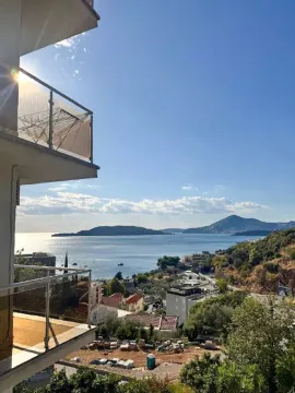Pogled na more i okolinu sa terase. - image 2