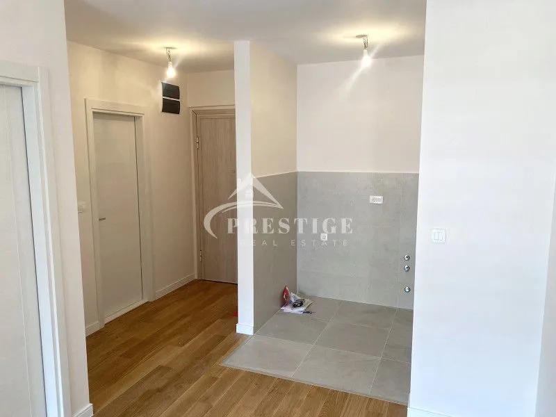 Izdavanje, jednosoban stan, 40m², Central Point, Podgorica