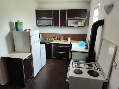 Izdavanje, trosoban stan, 120m², Polje, Bar - image 7