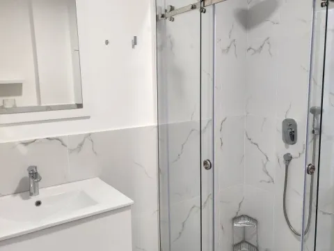 Izdavanje, garsonjera, 47m², Bečići, Budva - image 10