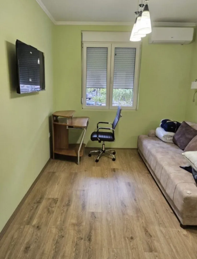 Izdavanje, dvosoban stan, 57m², Centar, Nikšić