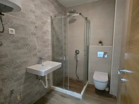 Izdavanje, dvosoban stan, 70m², Blok 9, Podgorica - image 7
