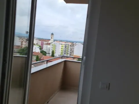 Izdavanje, trosoban stan, 67m², Centar, Novi Sad - image 9