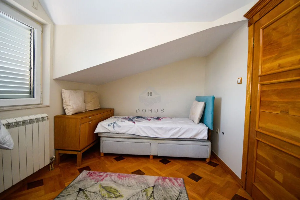 Rent, house, 200m², Gorica C, Podgorica