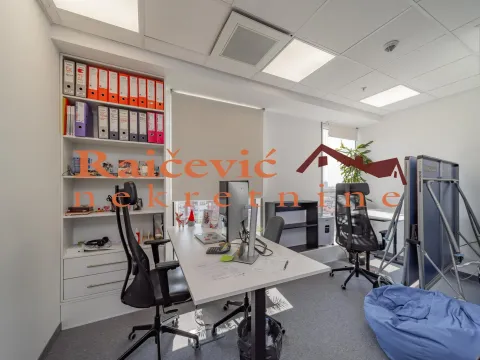 Rent, office space, 289m², Tašmajdan, Palilula Sve Podlokacije - image 12