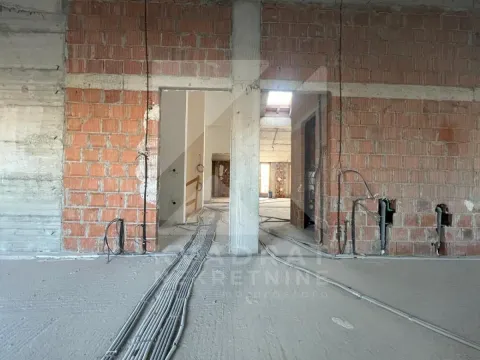 Izdavanje, poslovni prostor, 864m², Centar, Podgorica - image 10