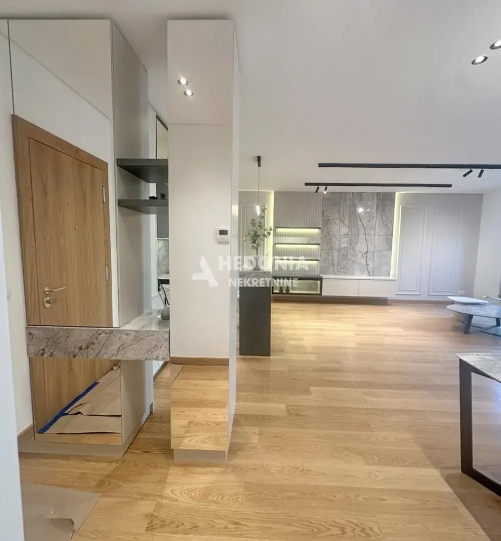 Rent, office space, 94m², Kalenić Pijaca, Vračar Sve Podlokacije