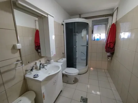 Izdavanje, kuća, 375m², Donja Gorica, Podgorica - image 9