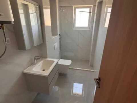 Prodaja, dvosoban stan, 81m², Centar, Bar - image 7