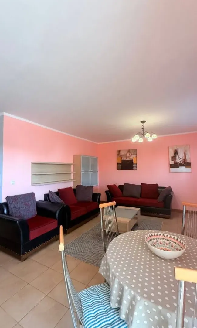 Izdavanje, dvosoban stan, 79m², Bečići, Budva