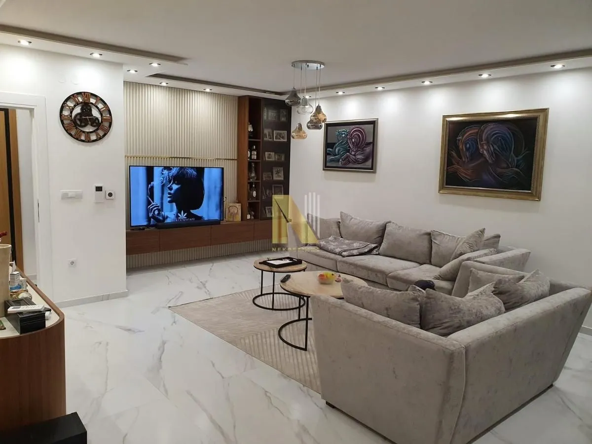Sale, four bedroom apartment, 150m², Banatić, Novi Sad Sve Podlokacije