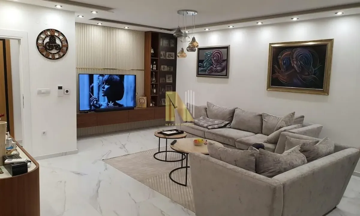 Sale, four bedroom apartment, 150m², Banatić, Novi Sad Sve Podlokacije