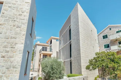 Prodaja, kuća, 320m², Pržno, Budva - image 2