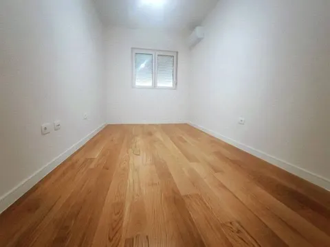 Izdavanje, dvosoban stan, 75m², Central Point, Podgorica - image 9