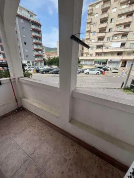 Covered terrace with a view of the street and surrounding buildings. - image 8
