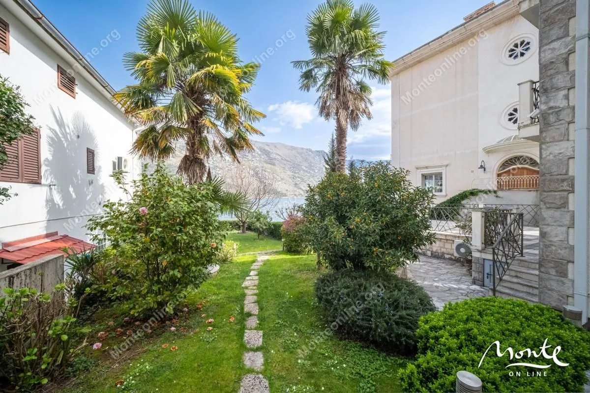 Sale, house, 484m², Stoliv, Kotor