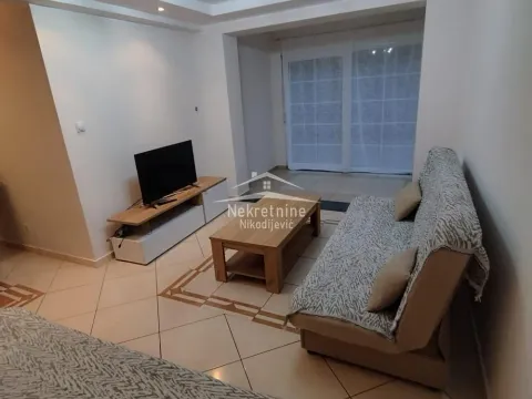 Izdavanje, trosoban stan, 70m², Šumice, Beograd - image 2