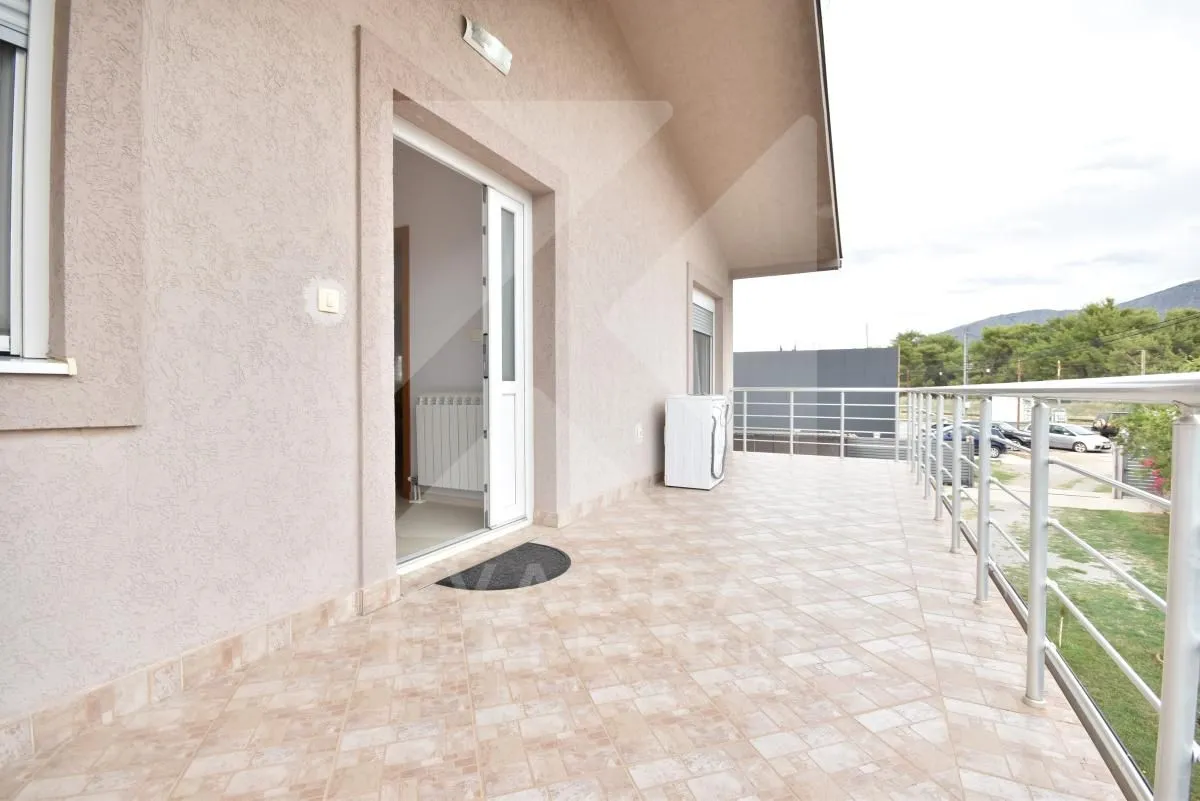 Izdavanje, dvosoban stan, 84m², Zagorič, Podgorica